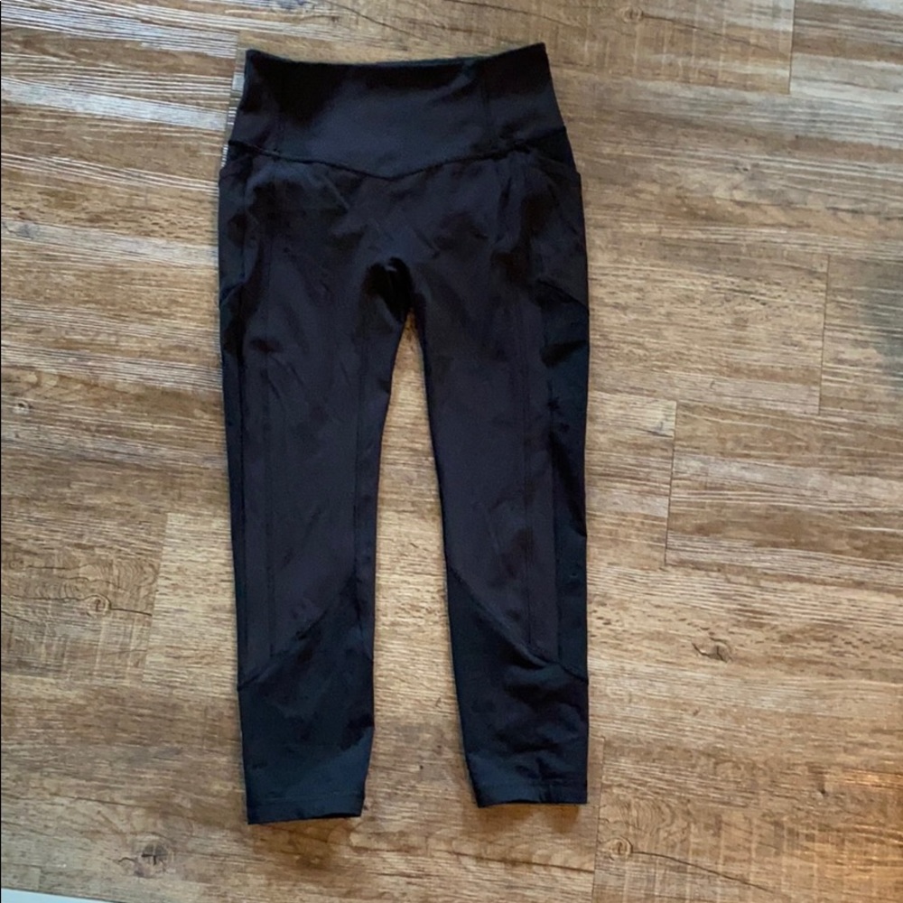 LULULEMON Mid-Calf Black Leggings With Pockets